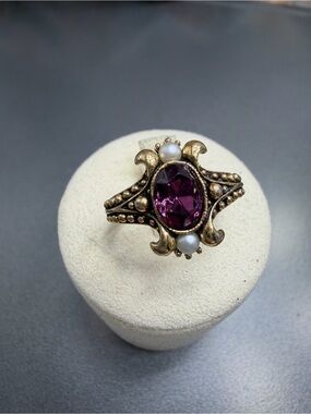 Vintage Avon  Ring with Purple Oval  Queensbury #455r